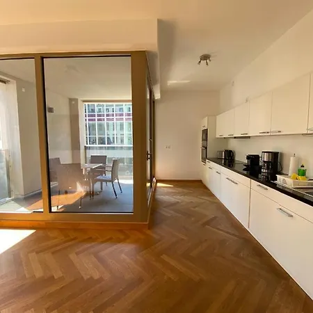 Grosszuegiges Mit Blick Zur Frauenkirche Dresden